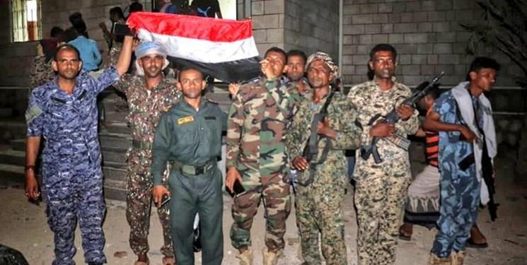 یمن، نیروهای مورد حمایت عربستان، نظامیان وابسته به امارات را از از پادگانی بیرون انداختند