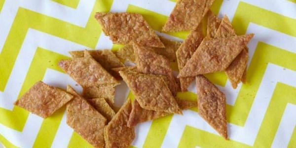 طرز تهیه کراکر خانگی با بروکلی و پنیر چدار
